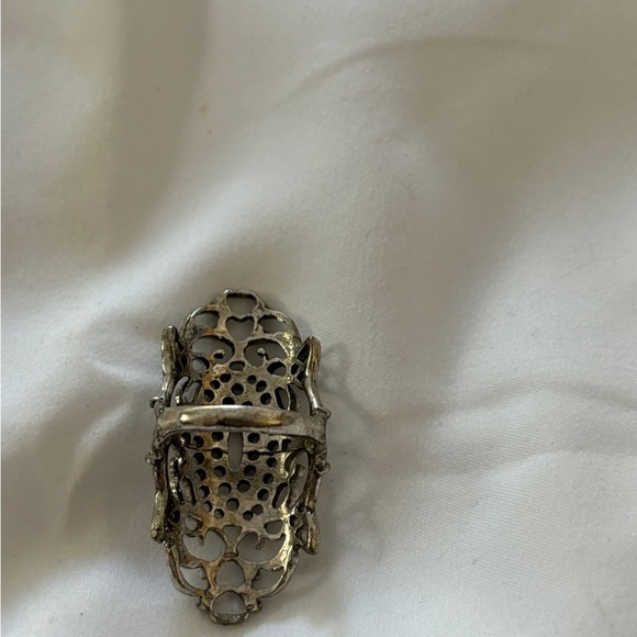 Beautiful Full Finger Silvertone Ring Size 7 - Picture 5 of 5